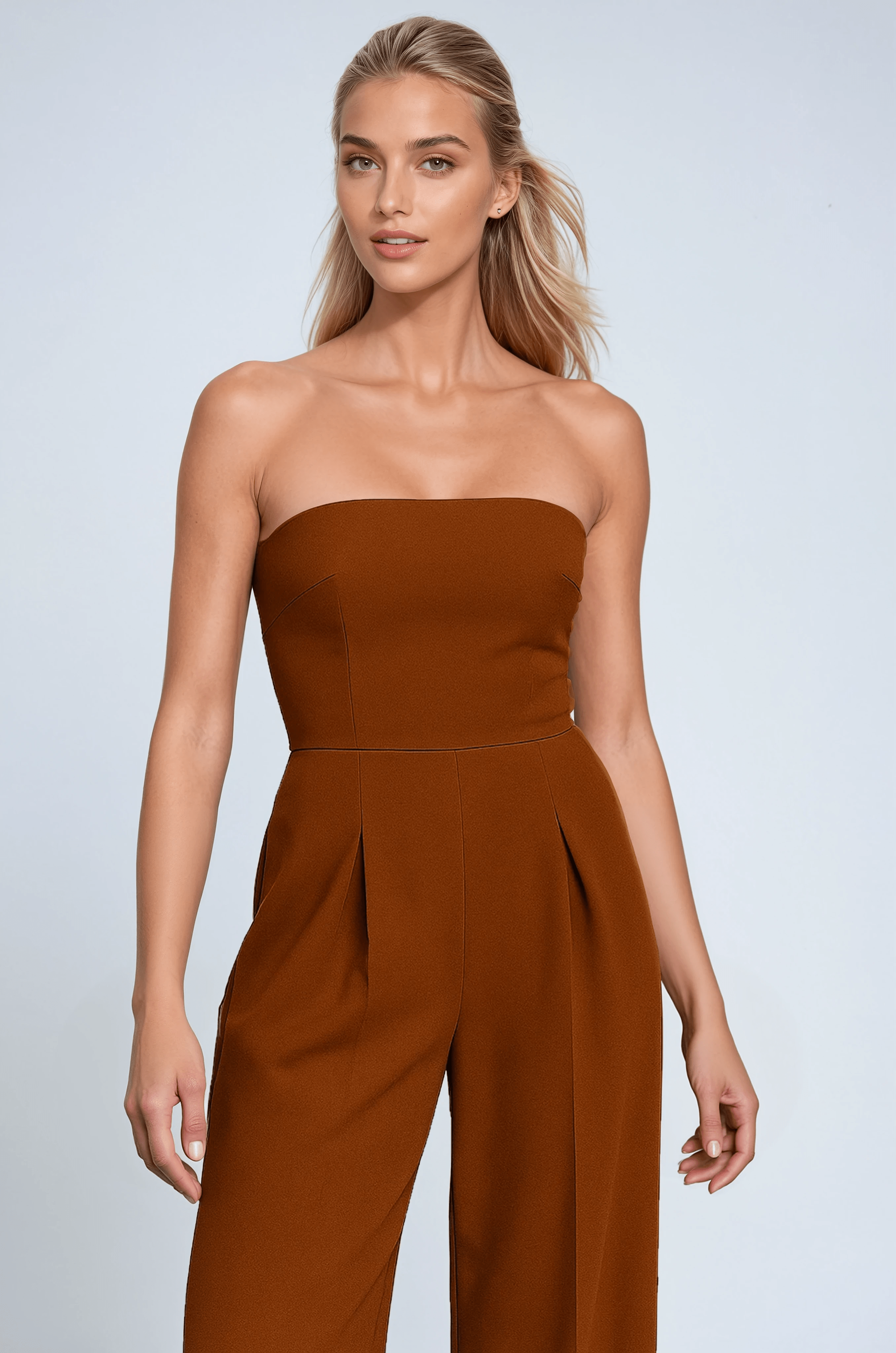 Dames Jumpsuits & Rompers : Strapless Jumpsuit met Wijde Pijpen – Tijdloze Elegantie in Rostbruin in van Vanda Liamo
