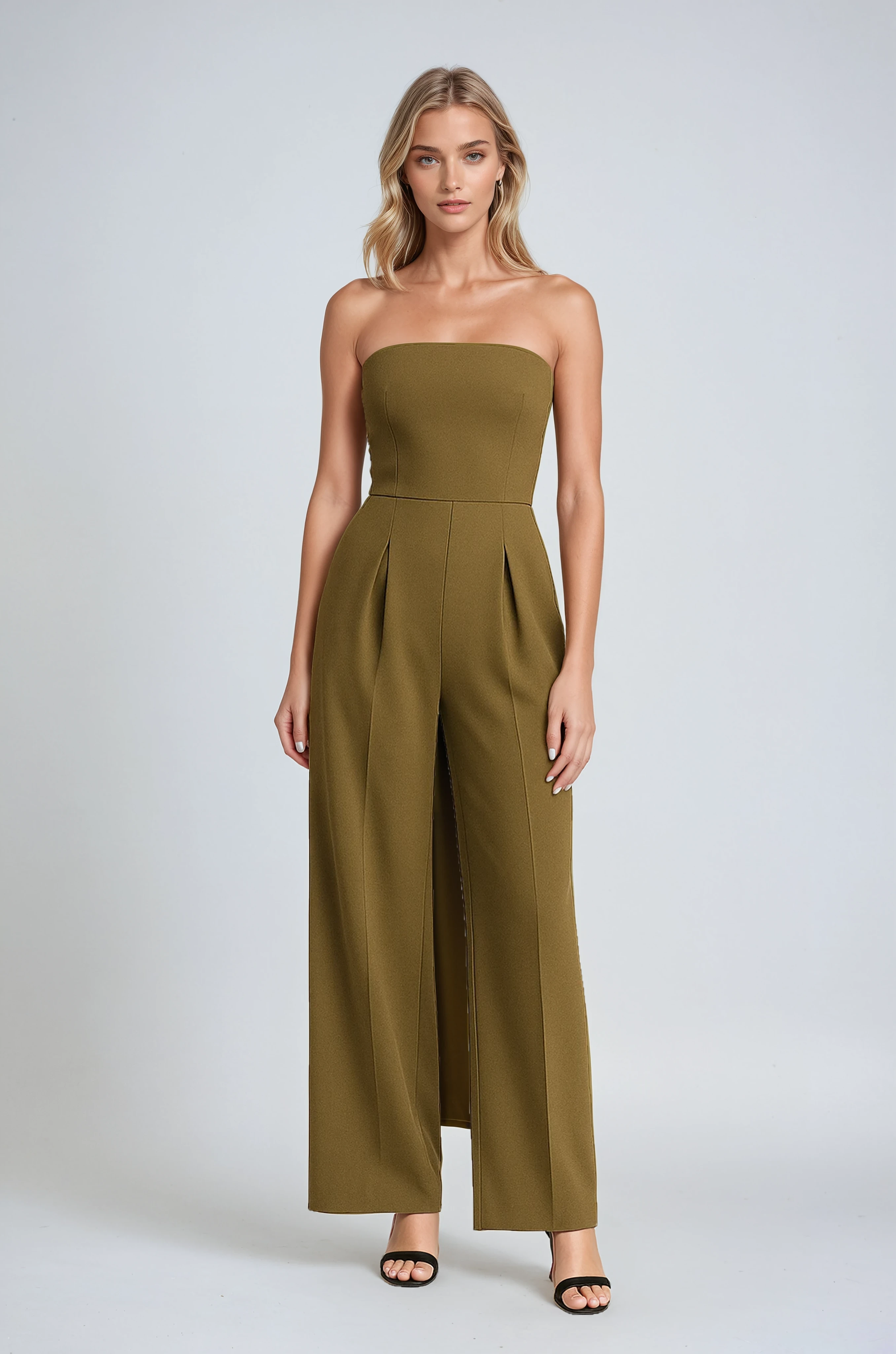 Dames Jumpsuits & Rompers : Strapless Jumpsuit met Wijde Pijpen – Verfijnde Simpliciteit in Khaki in van Vanda Liamo