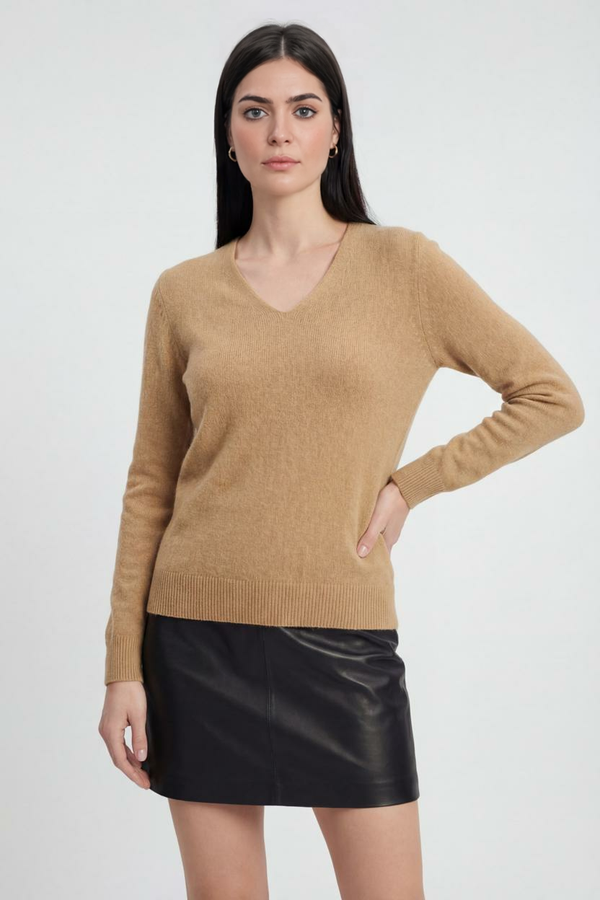 Damski brązowy sweter z dekoltem w serek