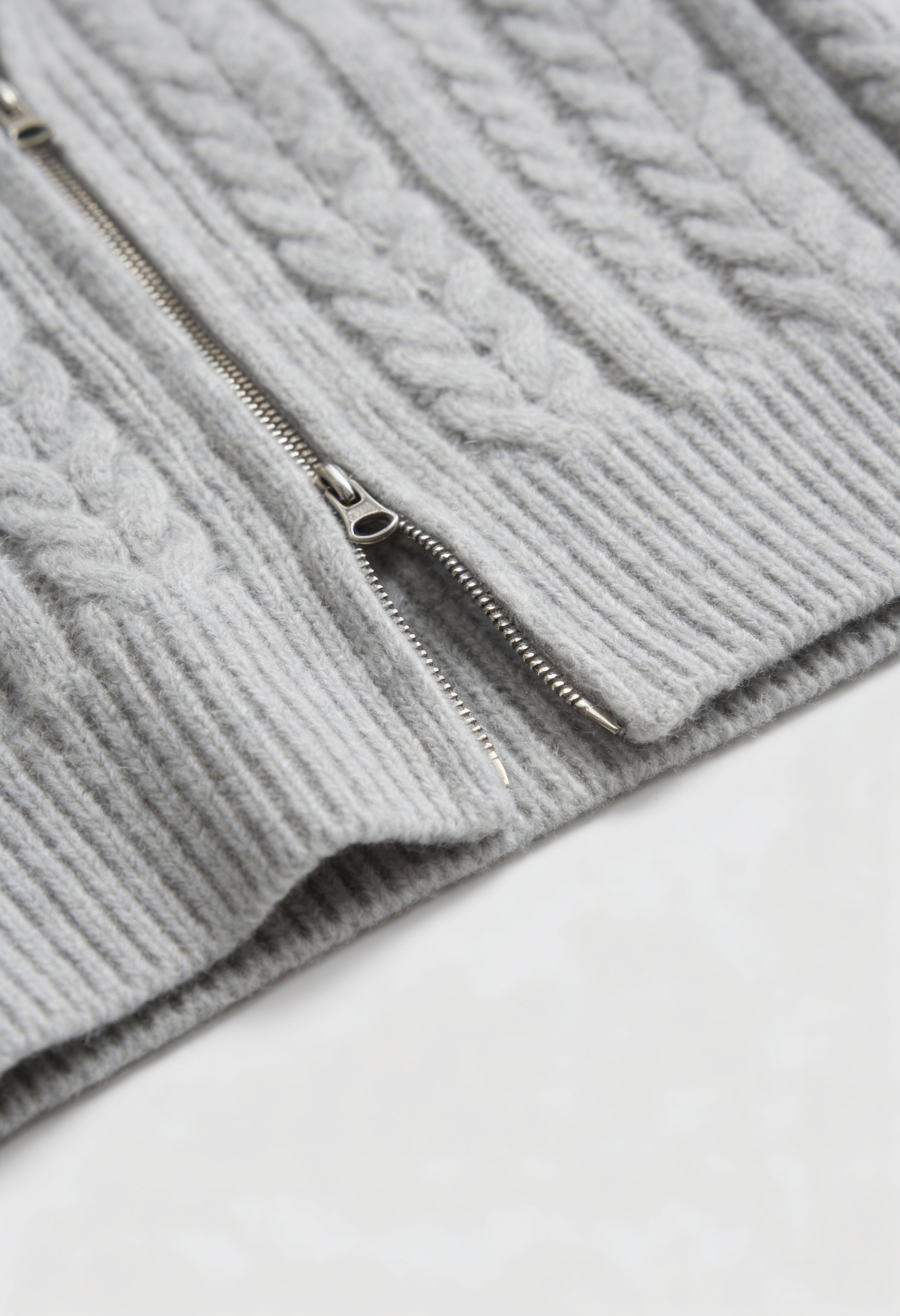 Cardigan : Women's Casual Gray Knit Cardigan in van Vanda Liamo