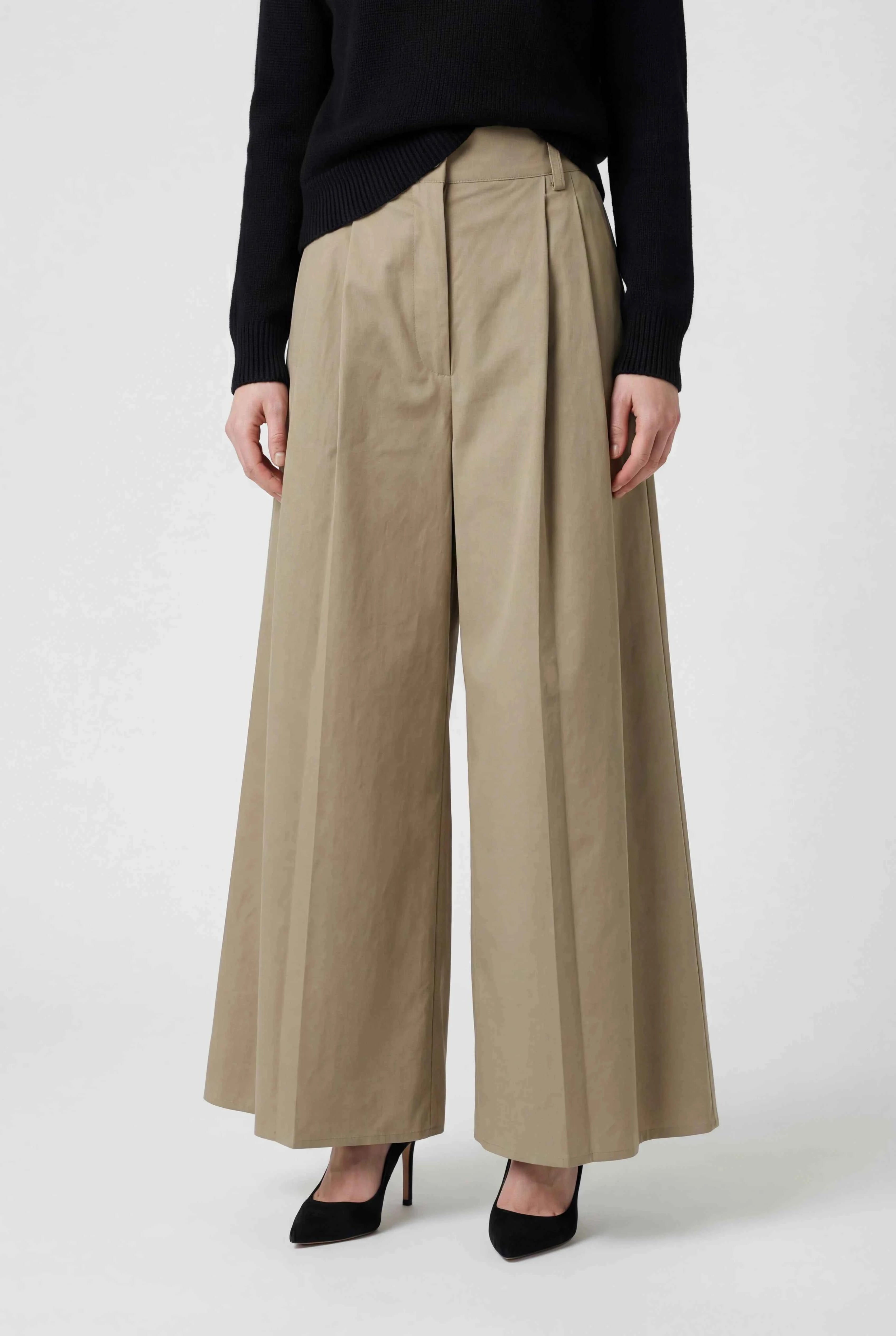 Pants : Women's Khaki Wide-Leg Palazzo Pants - Flowy & Comfortable in van Vanda Liamo