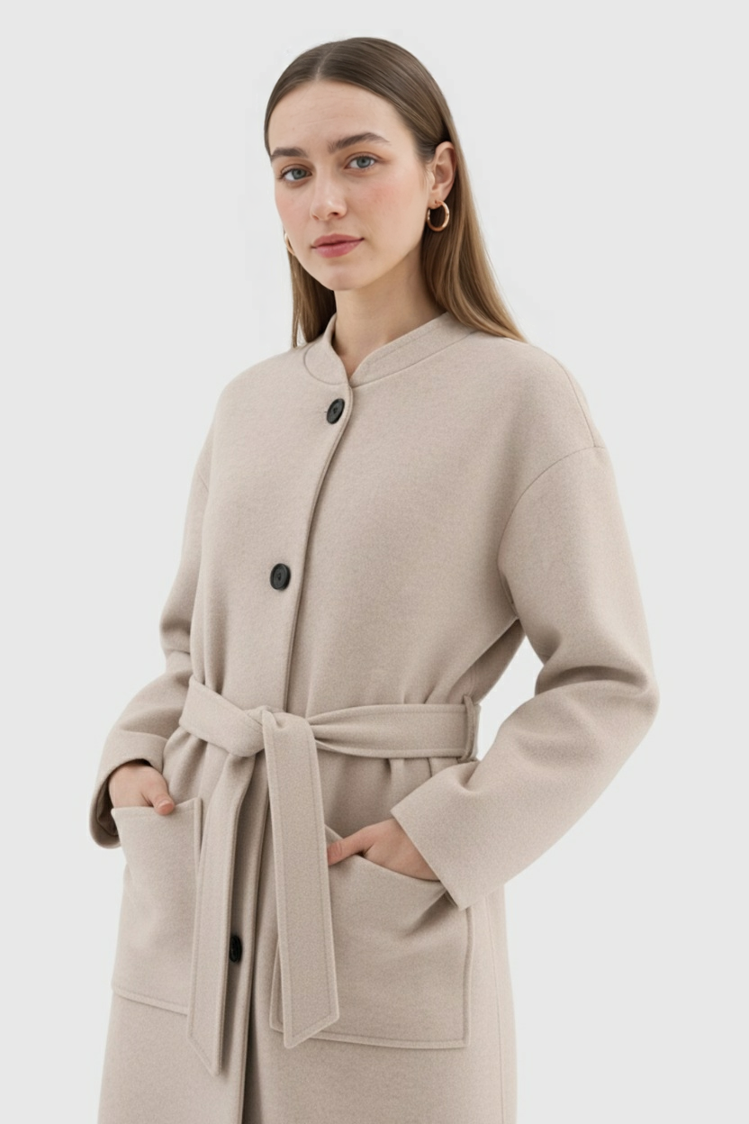 Dames Lange Beige Winterjas Met Ronde Hals