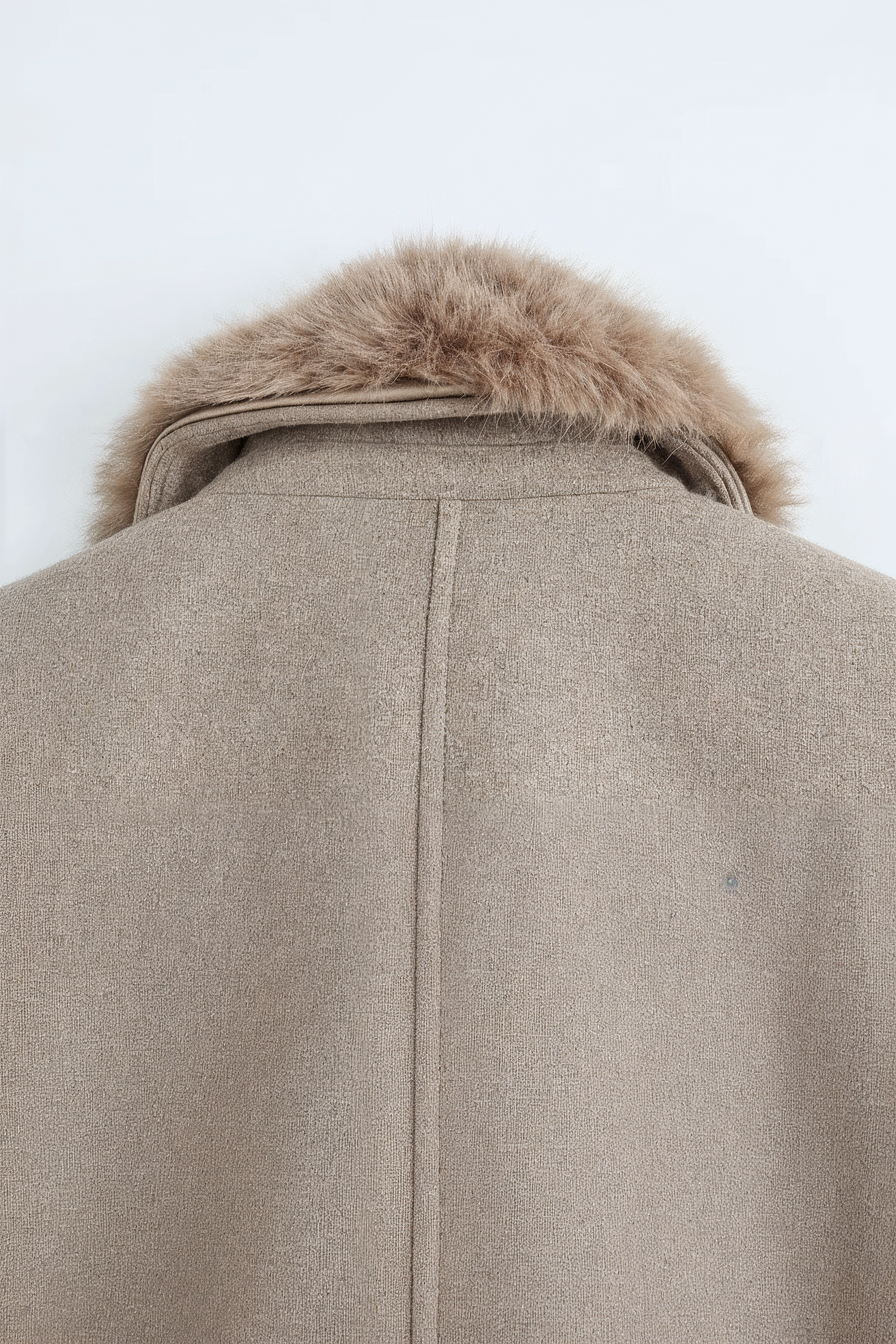 Coat : Women's Khaki Long Faux Fur Collar Winter Coat - Warm & Stylish Outerwear in van Vanda Liamo
