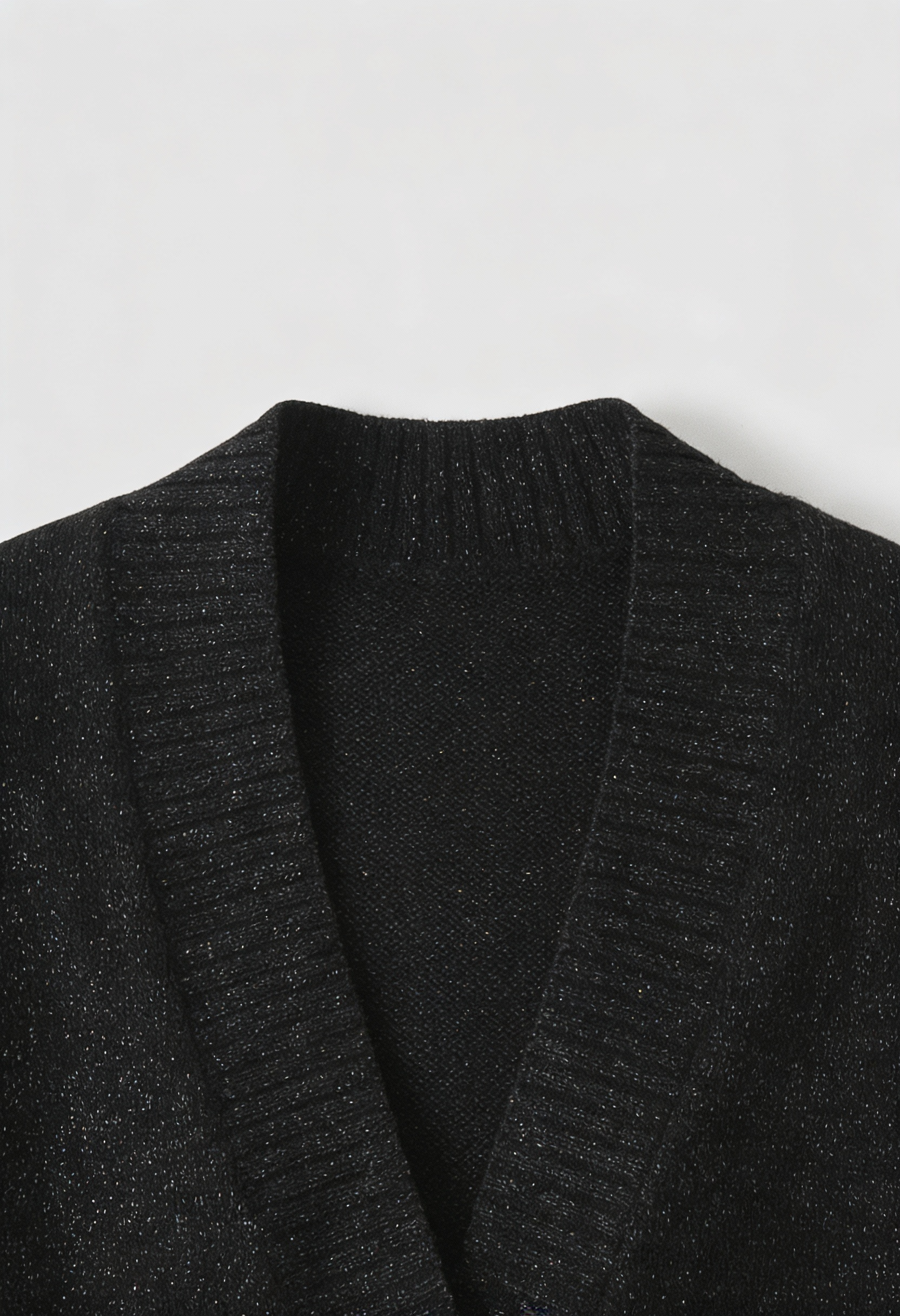 Cardigan : Women's Black Slim-Fit V-Neck Knit Cardigan Sweater in van Vanda Liamo