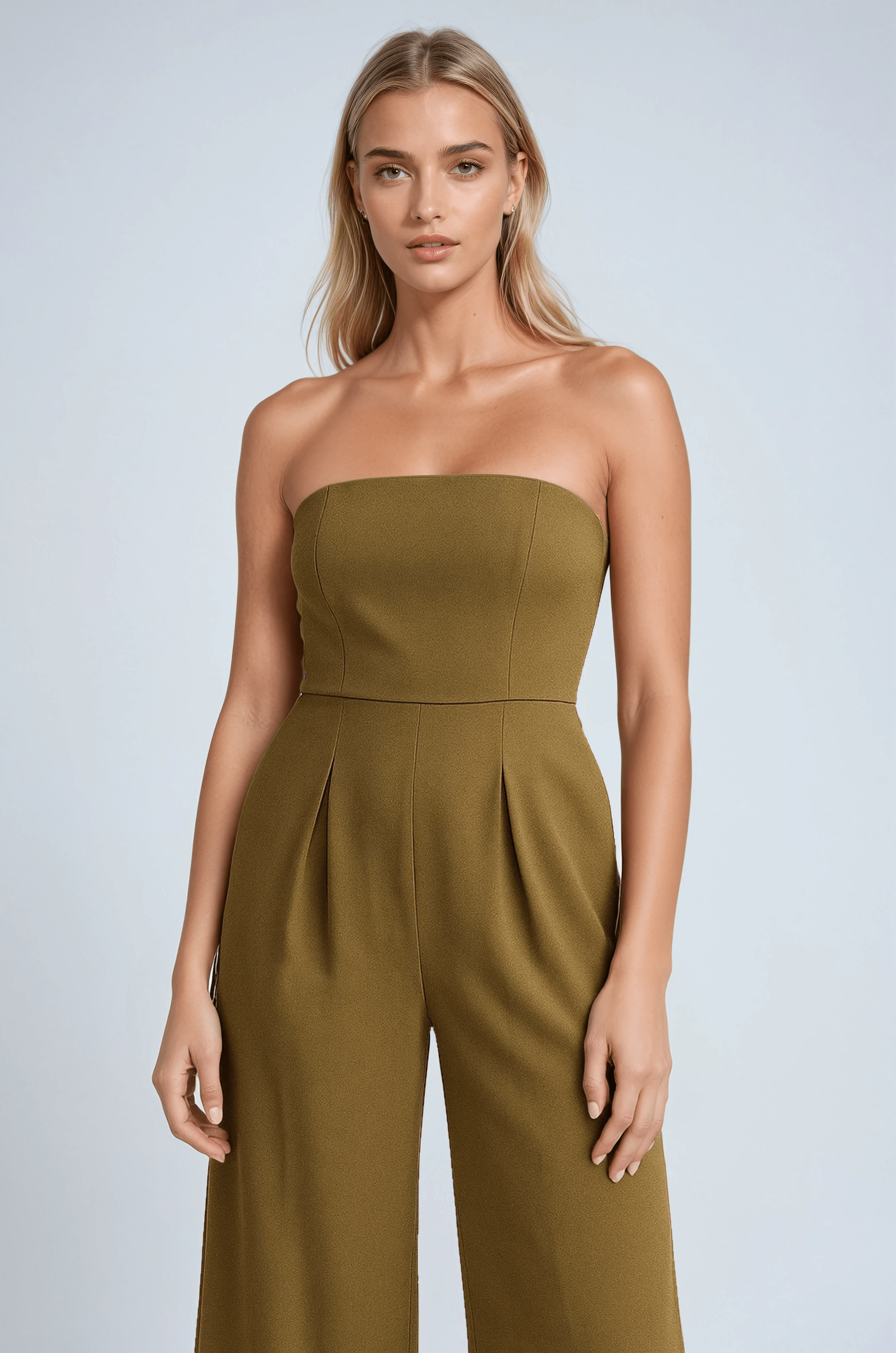 Dames Jumpsuits & Rompers : Strapless Jumpsuit met Wijde Pijpen – Verfijnde Simpliciteit in Khaki in van Vanda Liamo