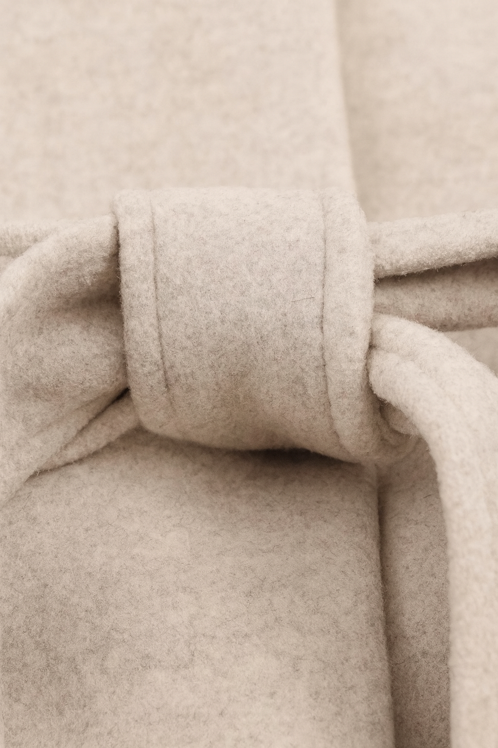 Dames Lange Beige Winterjas Met Ronde Hals