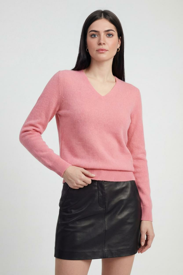 Damski różowy sweter z dekoltem w serek