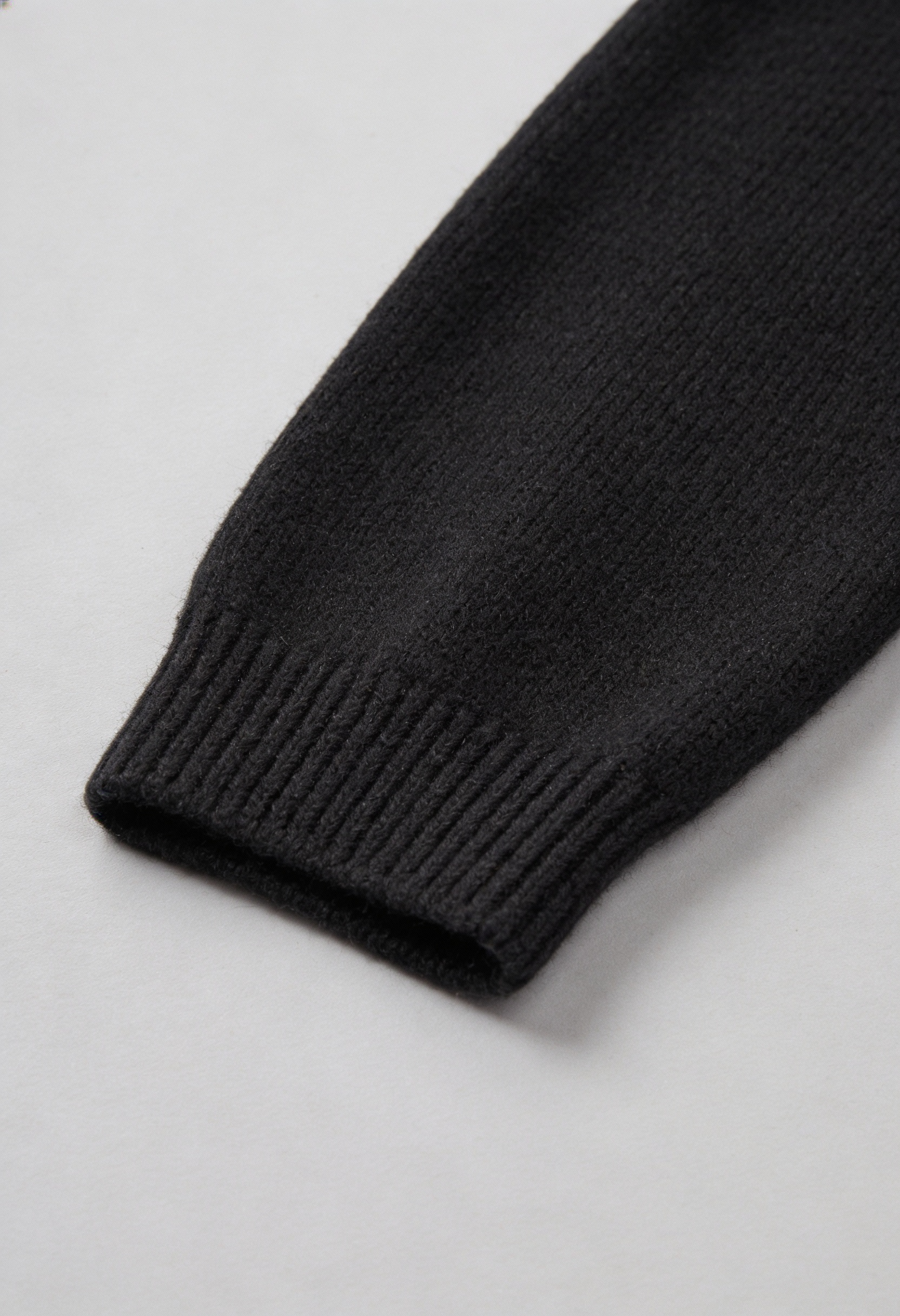 Cardigan : Women's Black V-Neck Knit Cardigan in van Vanda Liamo