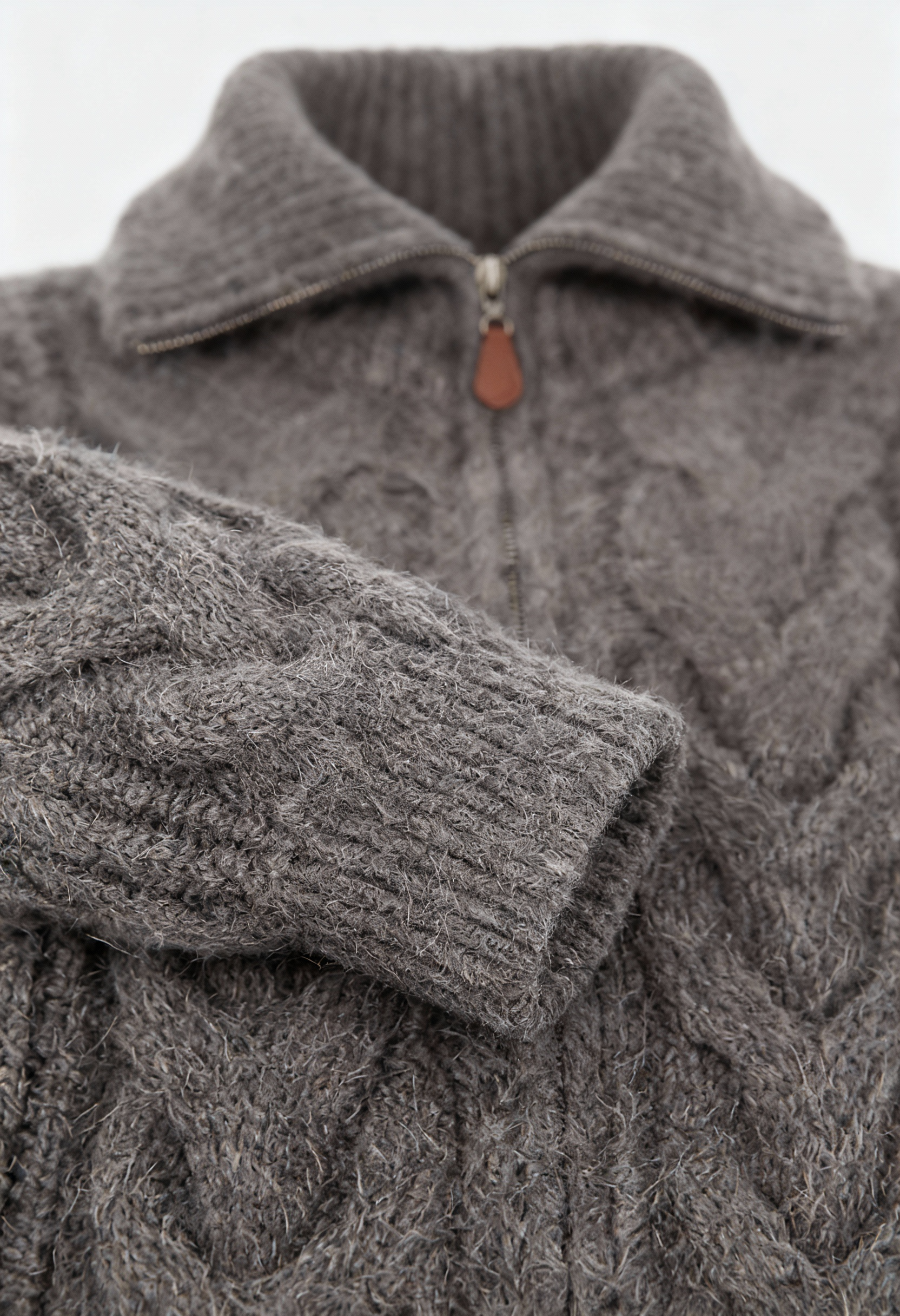 Cardigan : Women's Gray Cardigan with Zipper in van Vanda Liamo