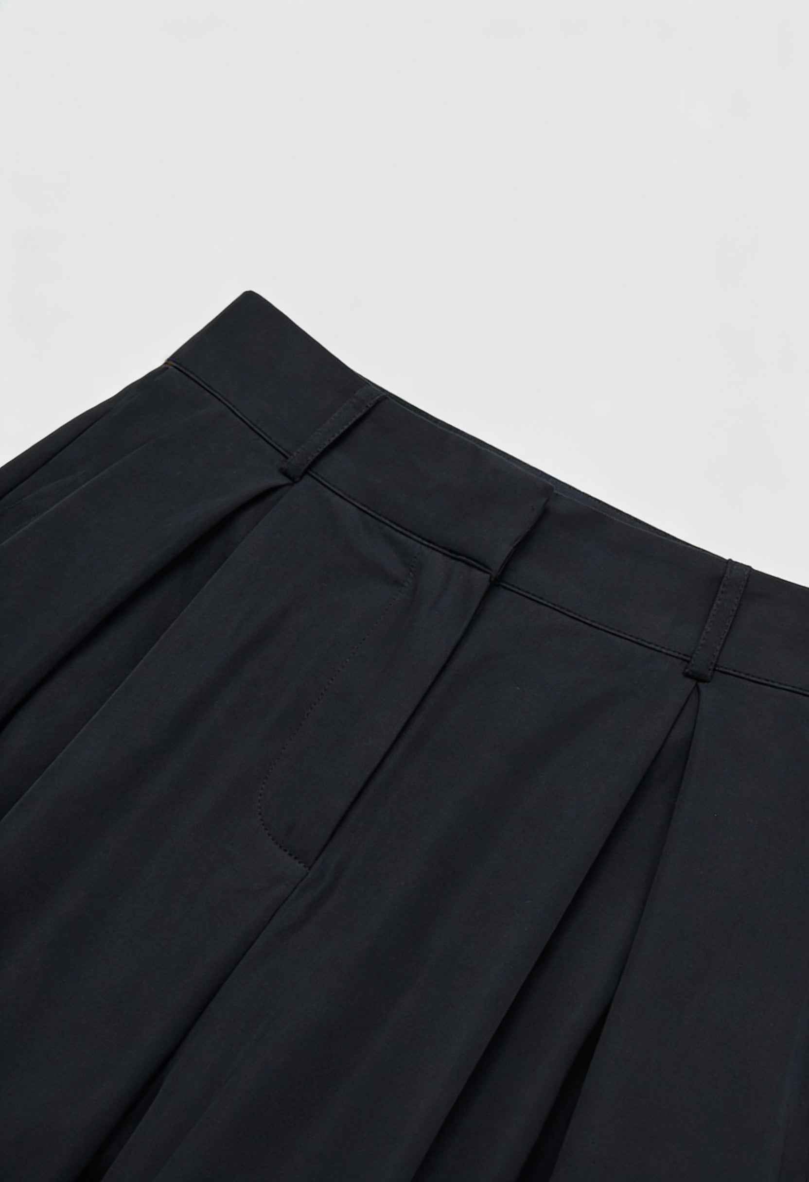 Pants : Women's High-Waisted Wide-Leg Black Dress Pants - Comfortable & Stylish in van Vanda Liamo