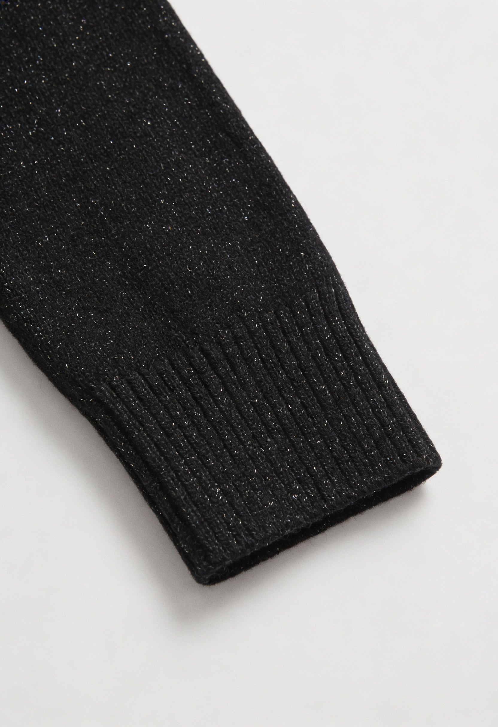 Cardigan : Women's Black Slim-Fit V-Neck Knit Cardigan Sweater in van Vanda Liamo